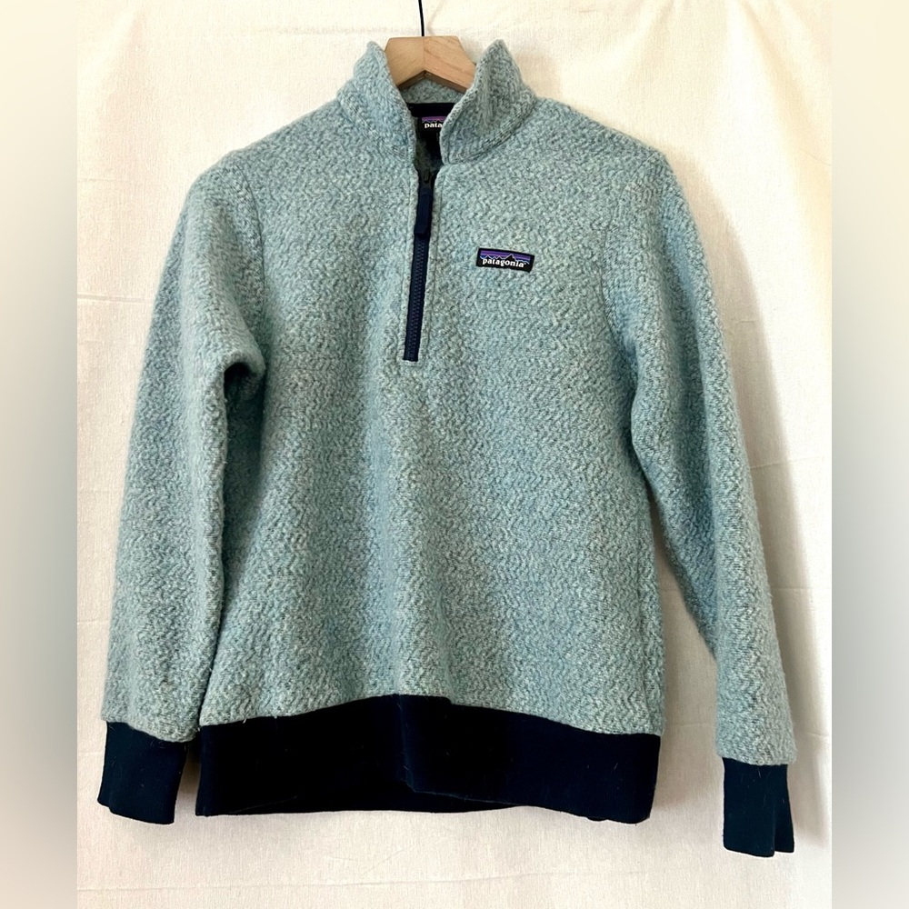Patagonia Women's Sweater in Light Blue and Black